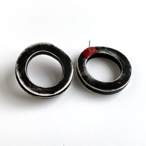 Black and white weathered circle earrings. Jane Pellicciotto
